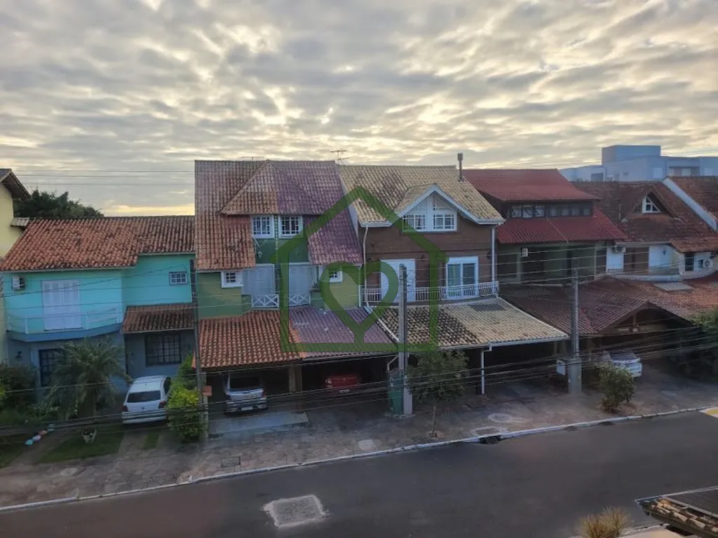 Imagem Casa Aconchegante em Condomínio Fechado 133m² 2 Dormitórios + Sótão Se você procura segurança...