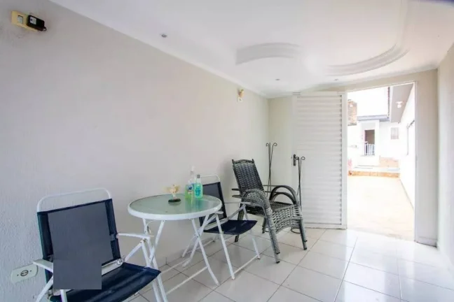 Imagem Sobrado com Piscina e 2 casasa no Terreno de 10 X 50 e 2 Vagas de Garagens