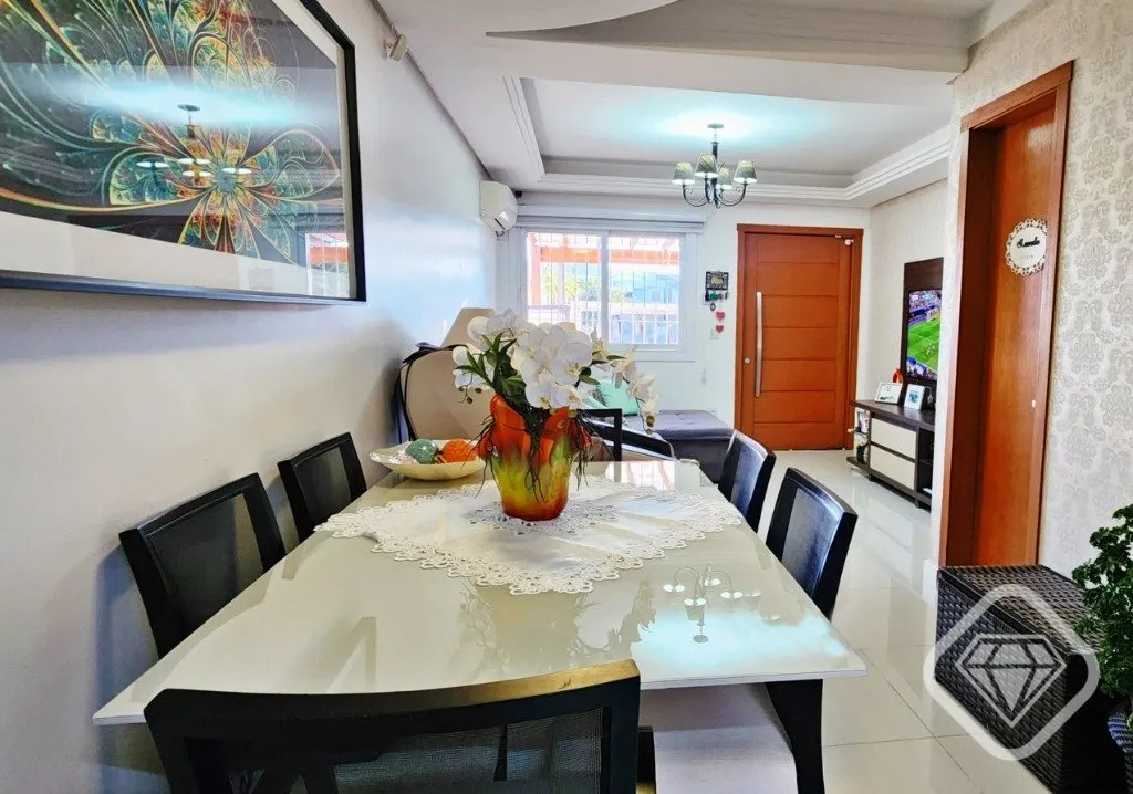 Imagem Casa semimobiliada em frente a uma linda praça no bairro Hípica, com ambientes amplos, excelente d...