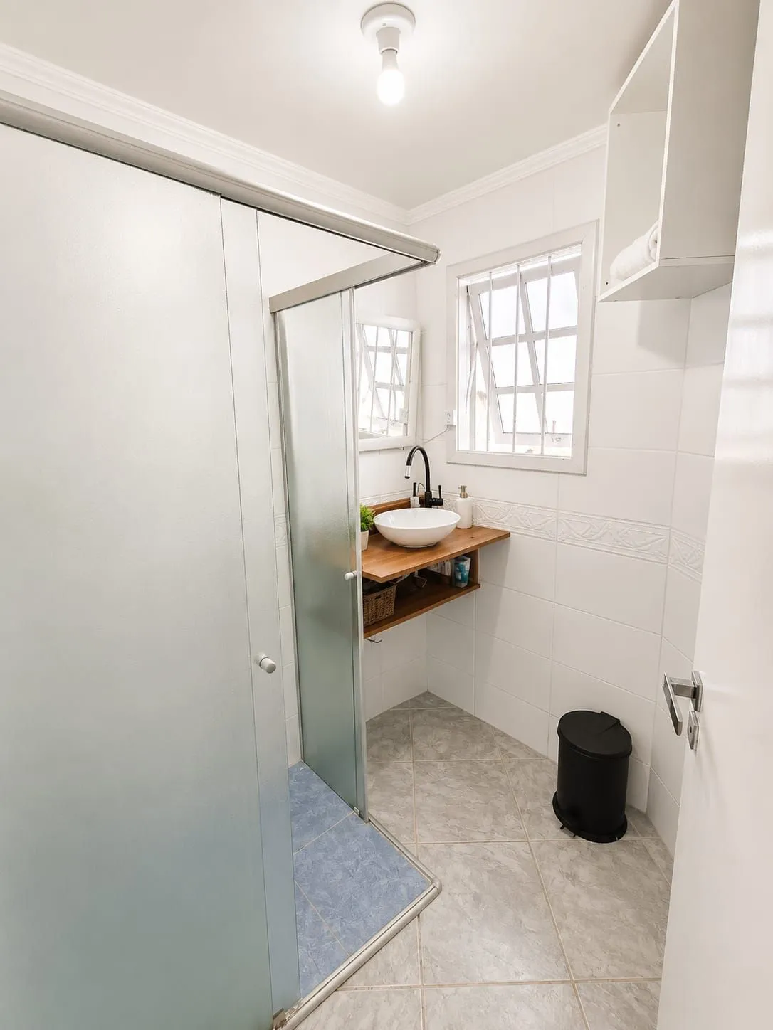 Imagem Casa 03 dormitórios no bairro Guarujá em Porto Alegre