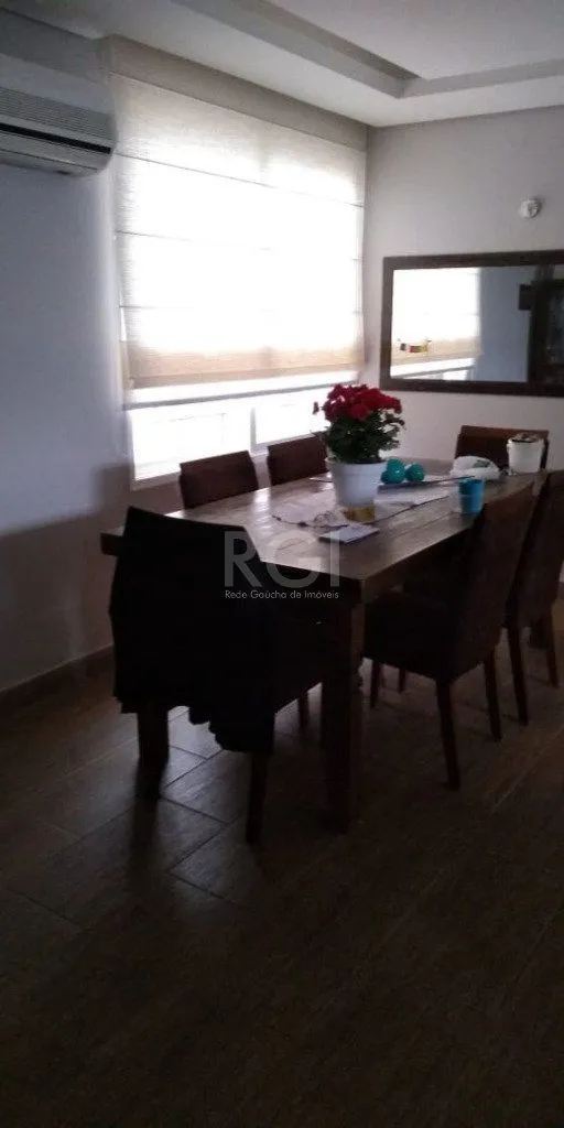 Imagem Casa para Venda - 254m², 3 dormitórios, 2 vagas - Sarandi