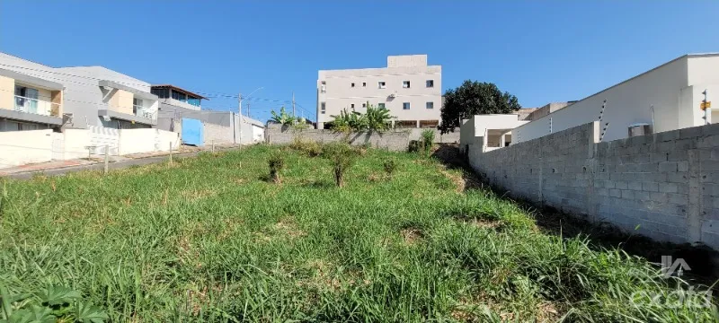 Imagem lote em jacaraipe, bairro castelandia, de esquina medindo 10x30, escriturado e registrado, pronto pra financiamento ou pagamento a vista