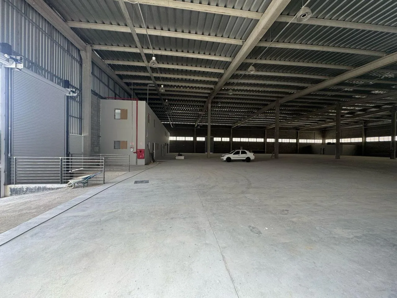 Imagem Amplo Galpão Industrial com Estrutura Completa e Localização Estratégica em Iporanga