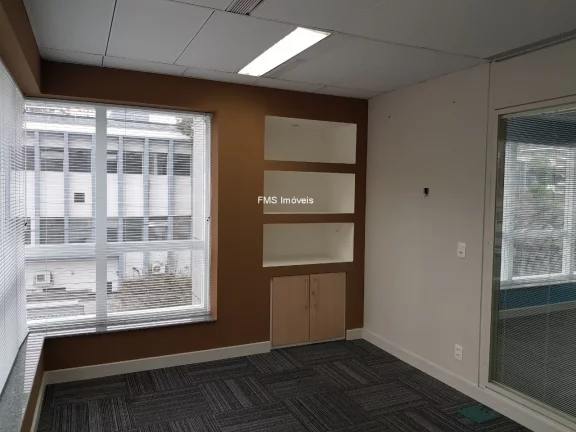 Imagem Conjunto comercial com 130m² na Vila Nova Conceição.