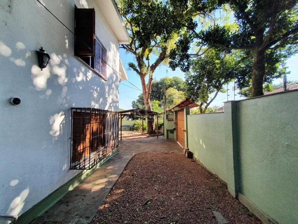 Imagem Casa para Venda - 250m², 4 dormitórios, sendo 1 suites, 4 vagas - Centro