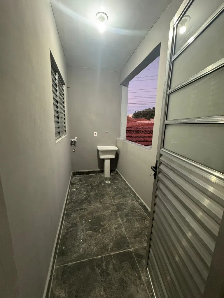 Imagem Imperdível casa para locação em São Caetano do Sul-SP, bairro Mauá: 4 quartos, 2 banheiros, 1 vaga, 85m². Confira!