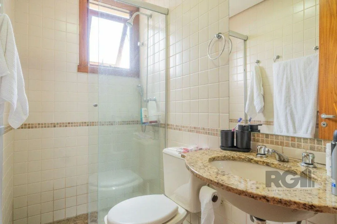 Imagem Ótimo apartamento, reformado , dois dormitórios e uma suíte, vaga escriturada.