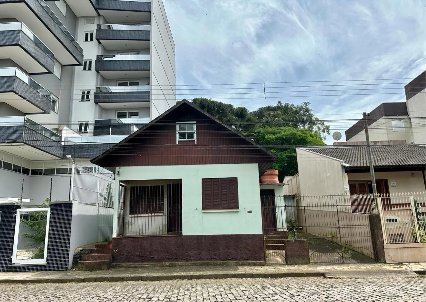 Imagem Terreno à venda em Caxias do Sul, Petrópolis, 334.5m2