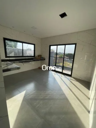 Imagem Casa com 3 dormitórios à venda, 250 m² por R$ 940.000,00 - Setor Garavelo - Aparecida de Goiânia/GO