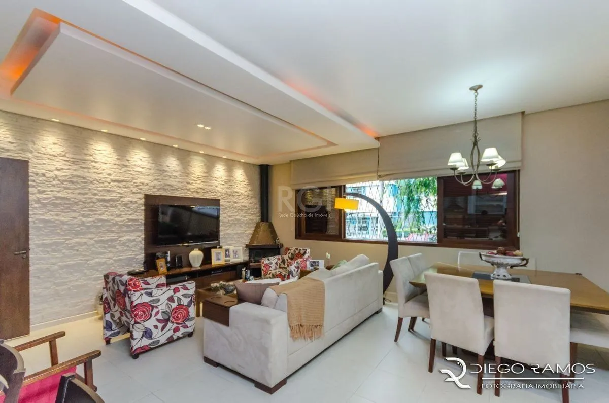 Casa para Venda - 216m², 4 dormitórios, sendo 1 suites, 4 vagas - Menino Deus