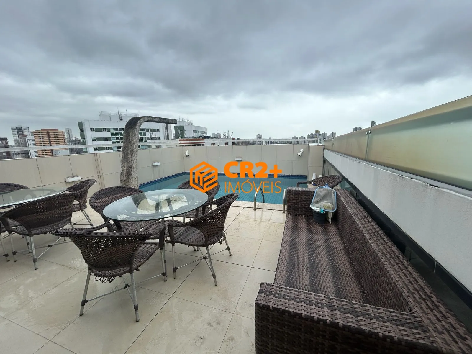 Imagem Vendo Luxuosa Cobertura Triplex 475m² | Privacidade e Conforto no Espinheiro