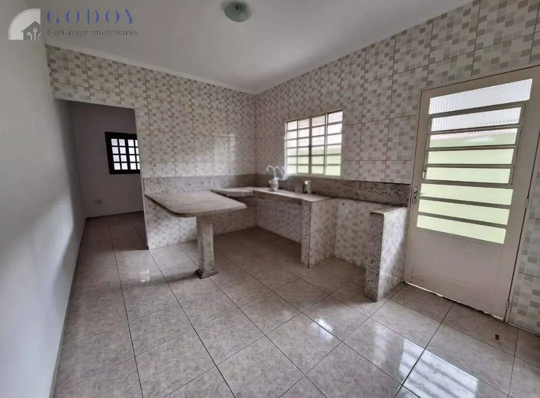 Imagem Casa Aconchegante com 3 Dormitórios e Garagem Coberta!