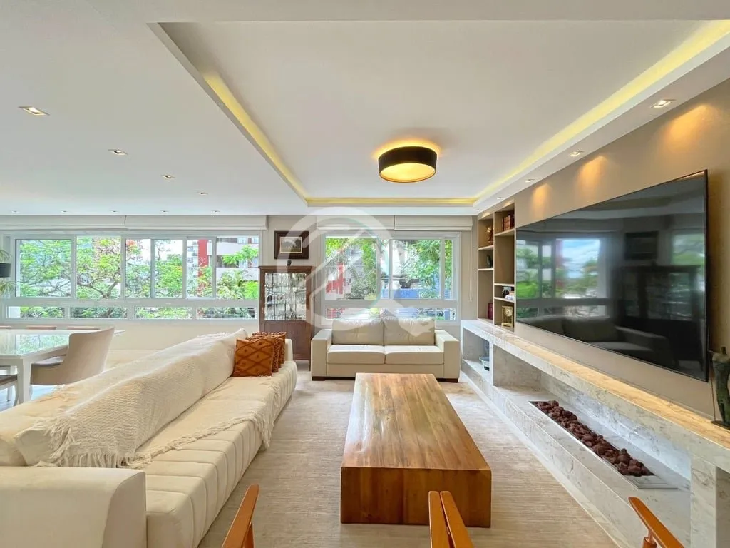 Imagem Apartamento de 170 m², mobiliado e decorado, 3 suítes e 3 vagas no bairro Petrópolis. Imóvel pos...