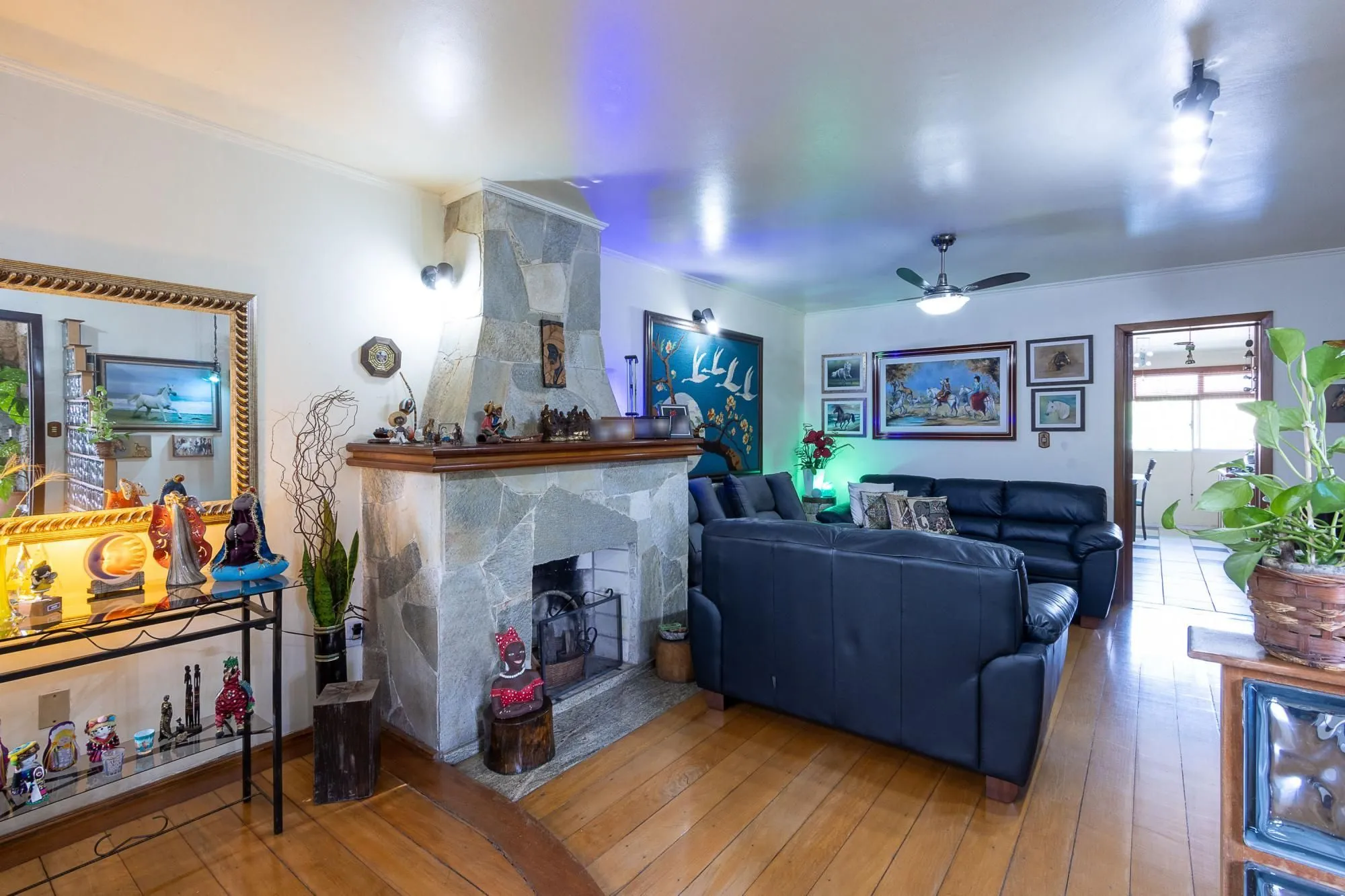 Imagem Casa com 3 quartos (1 suite), 4 vagas - Vila Nova