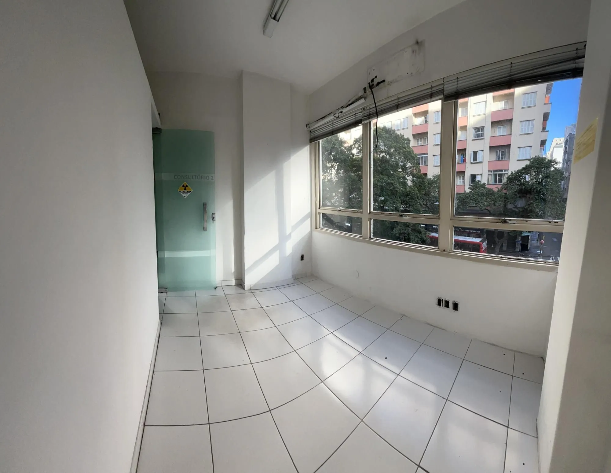Imagem Excelente Oportunidade! Sala comercial para venda no centro de Porto Alegre.