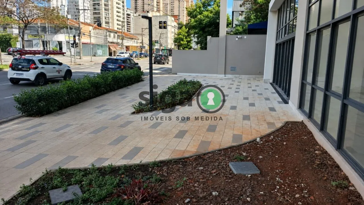 Foto do imóvel Loja de esquina com 500 m² para locação no Brooklin | Pé-direito duplo e porte-cochère