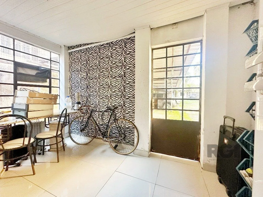 Imagem Casa comercial ou residencial com 14 vagas próxima á av. Teresópolis