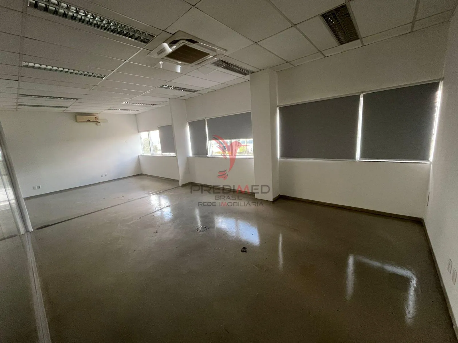 Imagem Vendo excelente Prédio COMERCIAL/INDUSTRIAL em condomínio fechado com total segurança 24 h