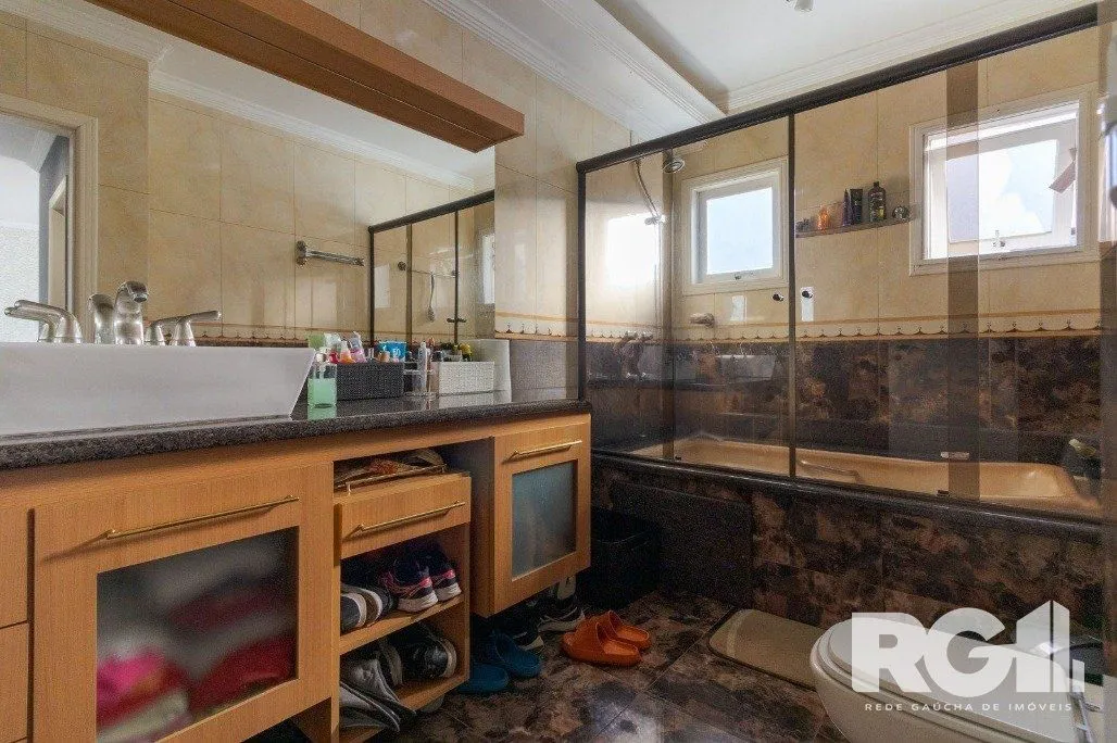 Imagem Casa em Condomínio com 3 Suítes, Espaço Gourmet e 5 Vagas de Garagem