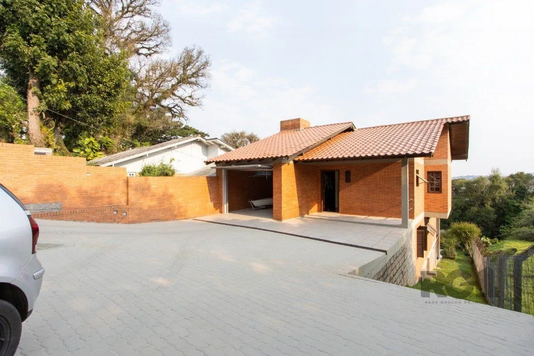 Imagem Casa para Venda - 220m², 3 dormitórios, sendo 2 suites, 5 vagas - Espirito Santo