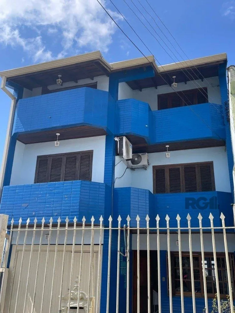 Imagem Casa 420m², 4 dormitórios, 3 vagas no bairro Partenon