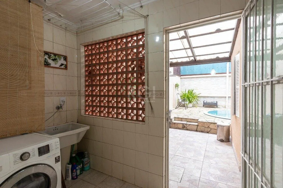 Imagem Casa para Venda com 3 dormitórios, sendo 1 suites e 4 vagas no bairro Ipanema