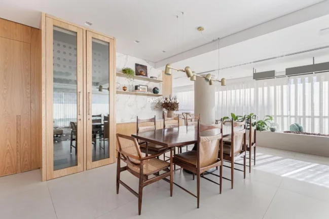 Imagem Apartamento à venda na Vila Nova Conceição, com 3 suítes, 2 salas, 4 vagas, 243 m²