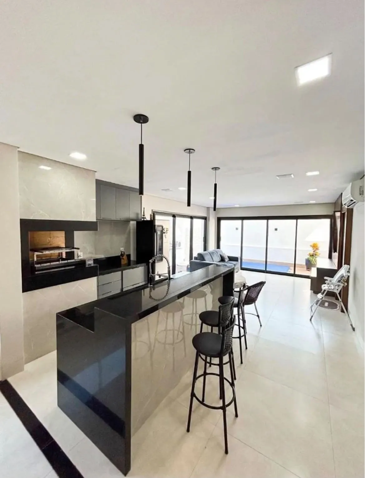 Imagem CASA 2 QUARTOS, 2 SUÍTES, 5 BANHEIROS, CONDOMÍNIO BELVEDERE II