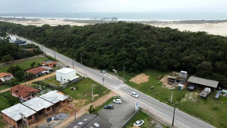 Imagem Oportunidade Única: Terreno Plano de 581 m² com Escritura Pública em Areias do Macacu, Garopaba - SC!