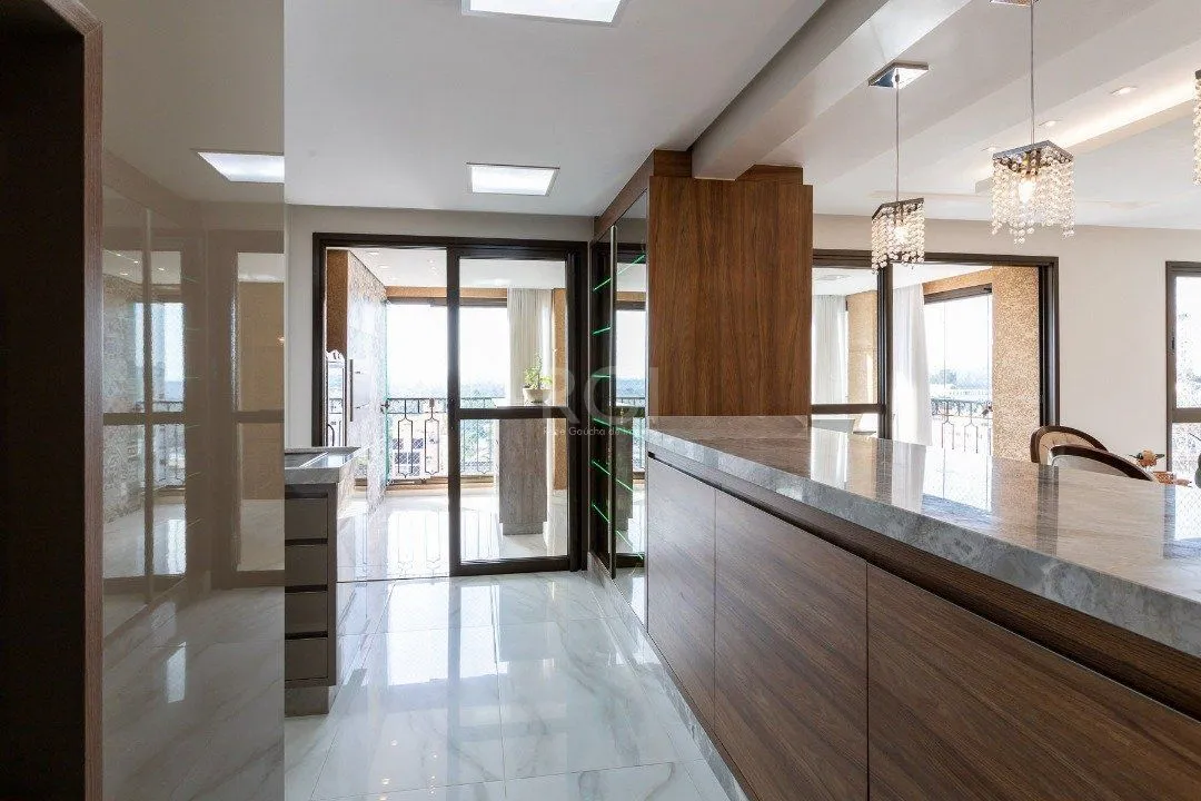 Imagem Apartamento para Venda - 323m², 3 dormitórios, sendo 3 suites, 4 vagas - Centro
