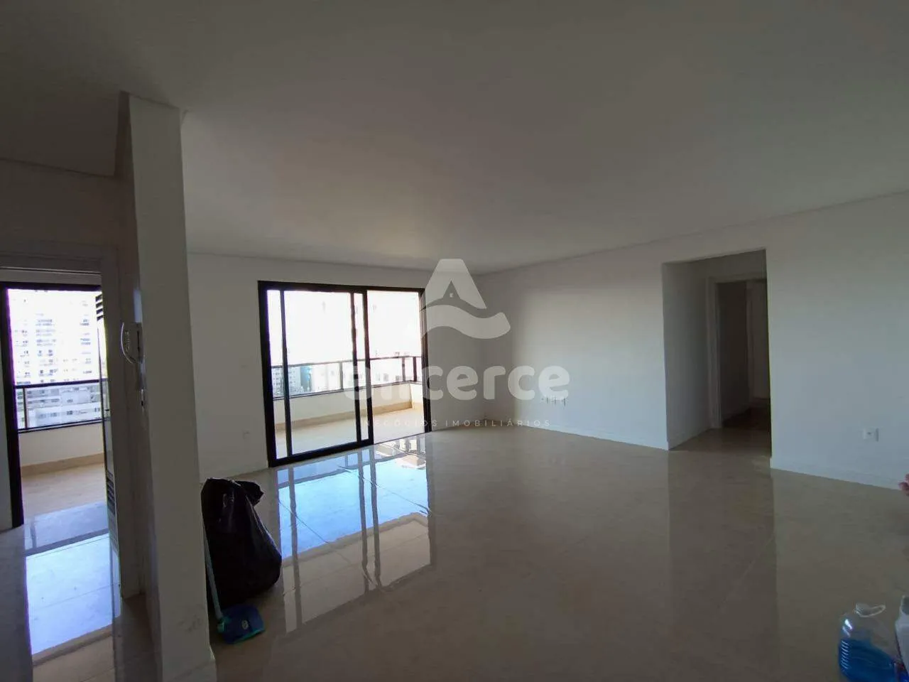 Imagem Apartamento à venda no bairro Floresta com 4 dormitórios com 01 suíte master.