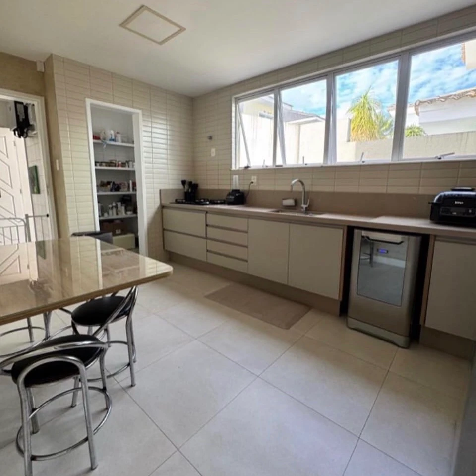 Imagem Casa de Condomínio com 4 Quartos à Venda, 230 m² em Buraquinho  - Lauro De Freitas