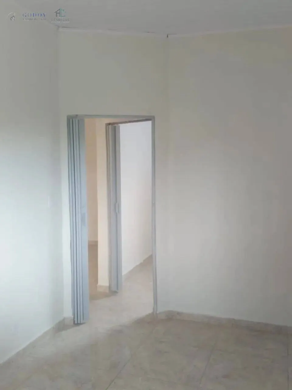 Imagem Casa Nova de Fundos em Excelente Localização