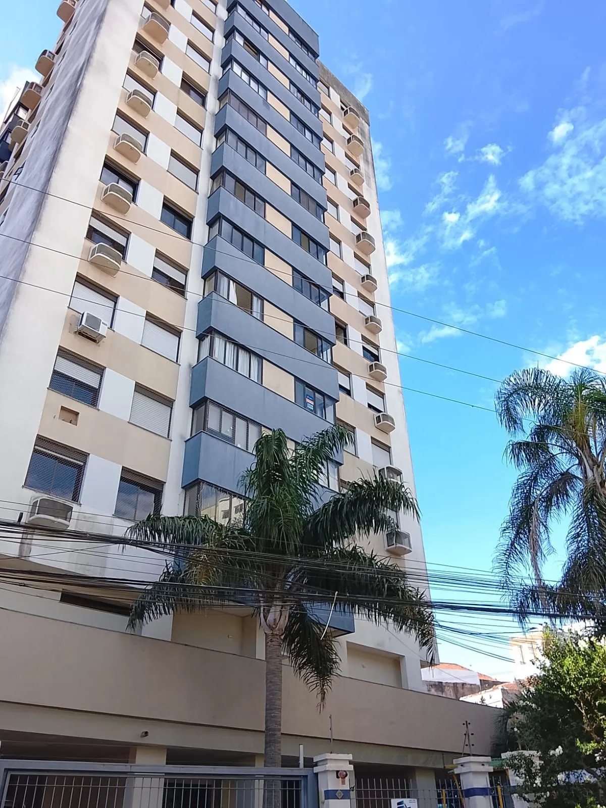 Imagem Excelente Apartamento 3D, transformado em 2D, closet mobiliado c/ vaga - Cidade Baixa - Preço Atrativo