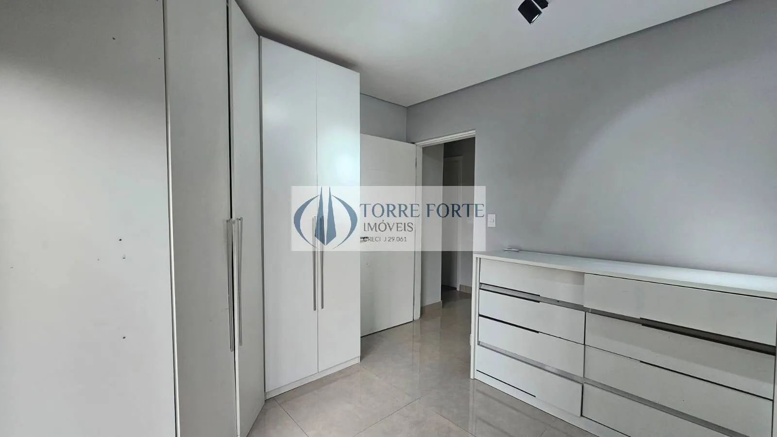 Imagem Ótima casa 396 m², 3 dormitórios sendo 1 suíte, 5 banheiros, em S.C do Sul