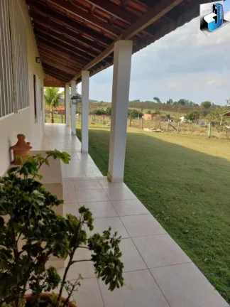 Imagem Vendo Chácara - O Refúgio dos Seus Sonhos em Quadra/SP!