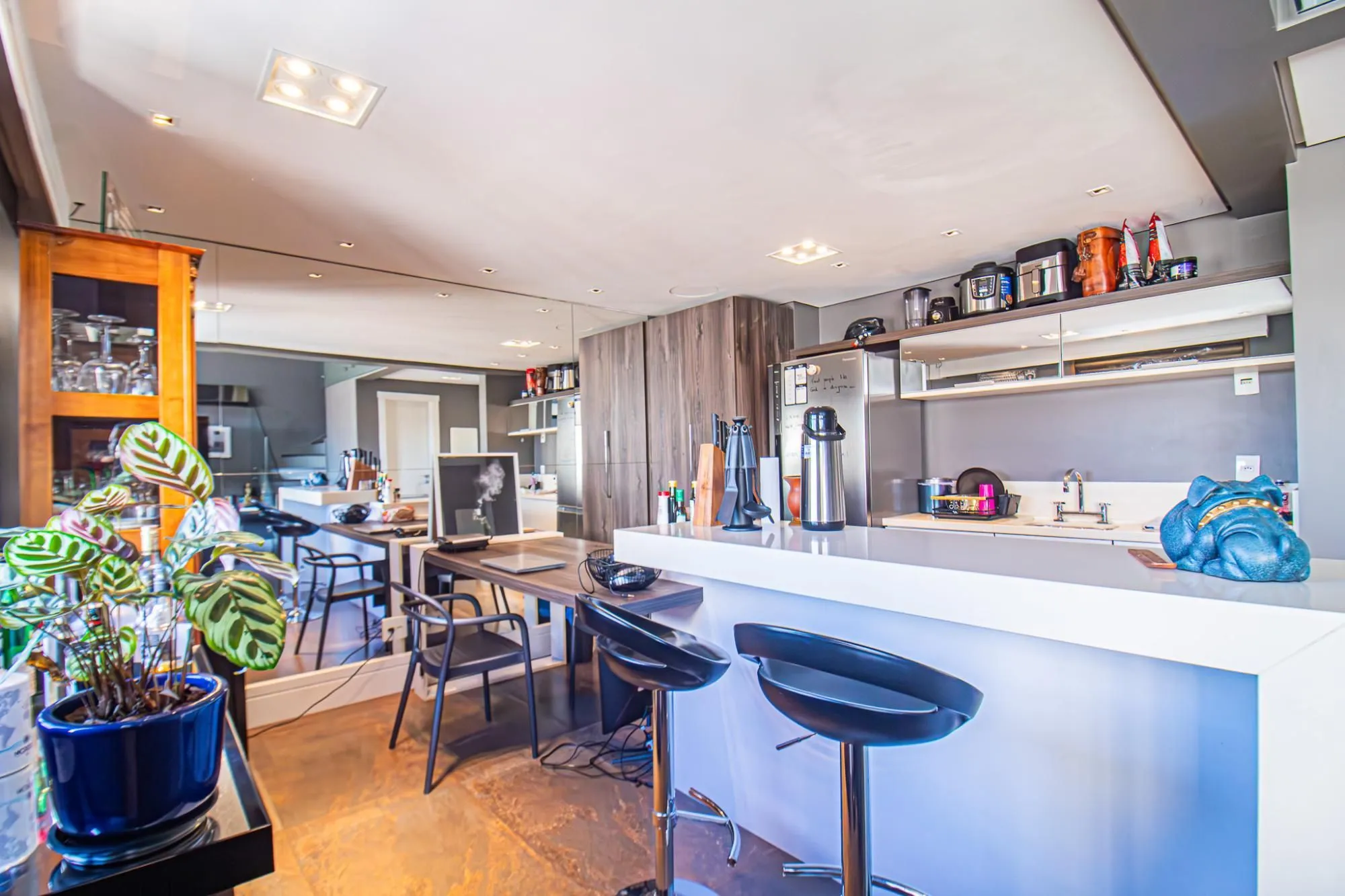 Imagem Apartamento Duplex, 1D com lareira no bairro Rio Branco