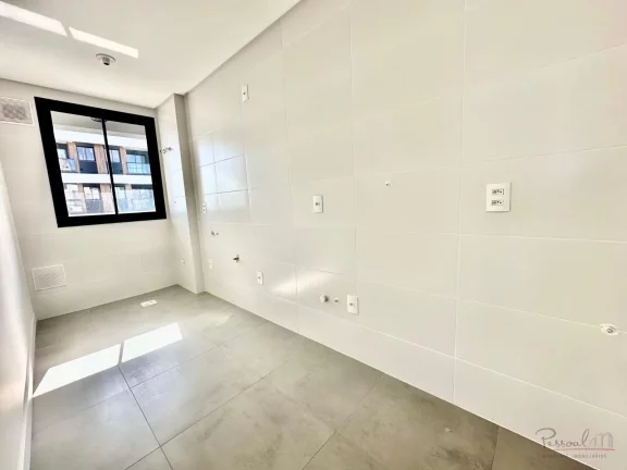 Imagem Apresentamos este elegante apartamento novo, nunca habitado, que une conforto, tecnologia e localiza...