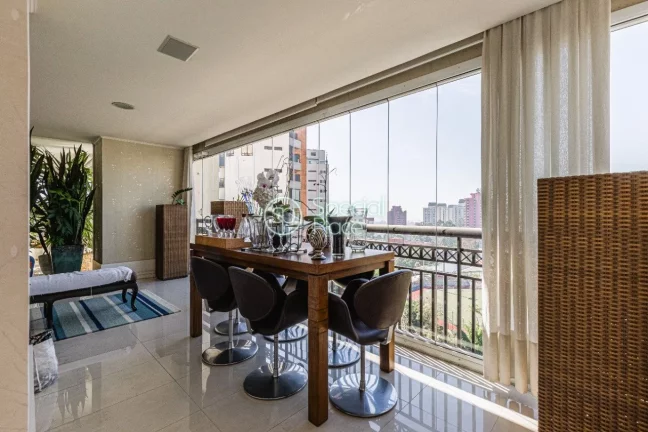 Imagem Excelente apartamento com 400m² no Morumbi, living super espaçoso integrado ao home theater e à s...