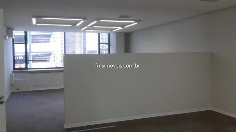 Imagem Conjunto comercial na região da Berrini - SP