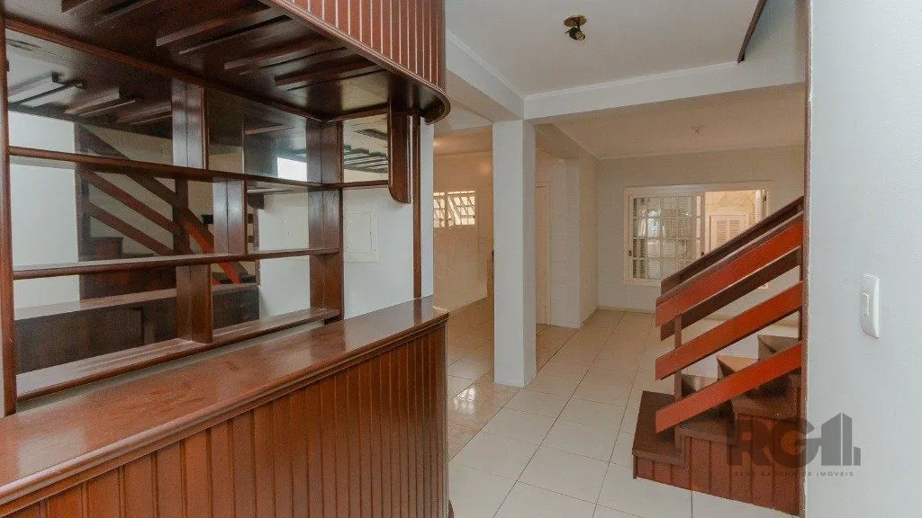 Imagem Casa com 4 dormitórios, 4 vagas no bairro Vila Jardim