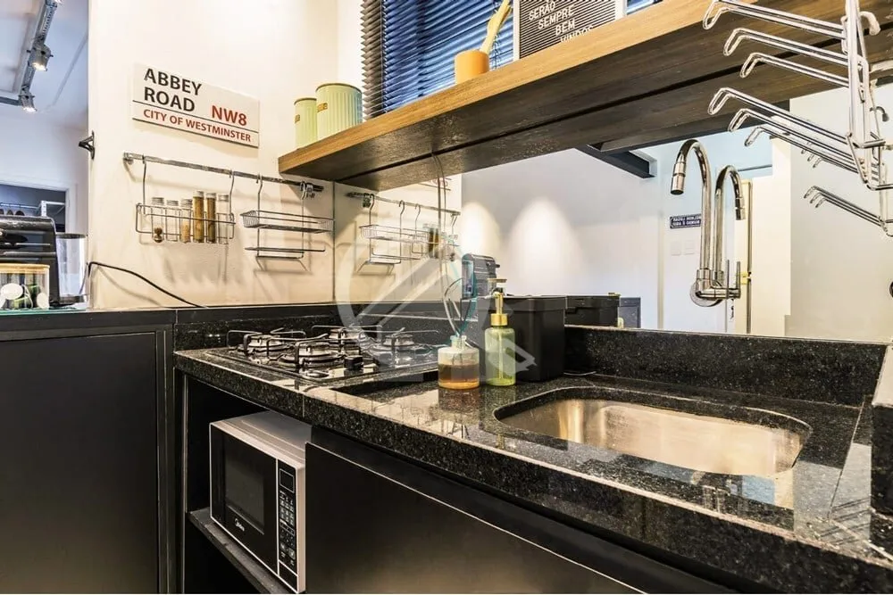 Imagem JK com 22,64m², semi mobiliado, com cozinha integrada, banheiro social e nicho para roupeiro. Perma...
