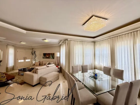 Imagem Espetacular Casa em Condomínio à Venda em Vinhedo-SP - Condomínio Marambaia - 4 Quartos, 2 Suítes, 3 Salas, 5 Banheiros, 4 Vagas de Garagem, 530,14 m².