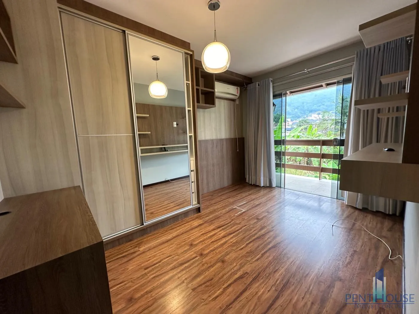 Imagem Casa para Venda em Jaraguá do Sul, Vila Nova, 4 dormitórios, 1 suíte, 3 banheiros, 1 vaga