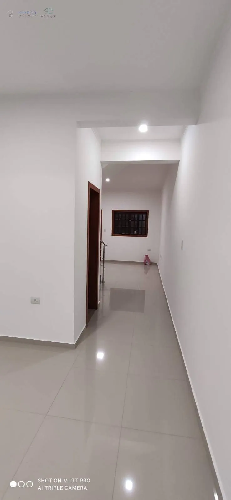 Imagem Sobrado moderno e muito bem distribuído - aceita permuta!