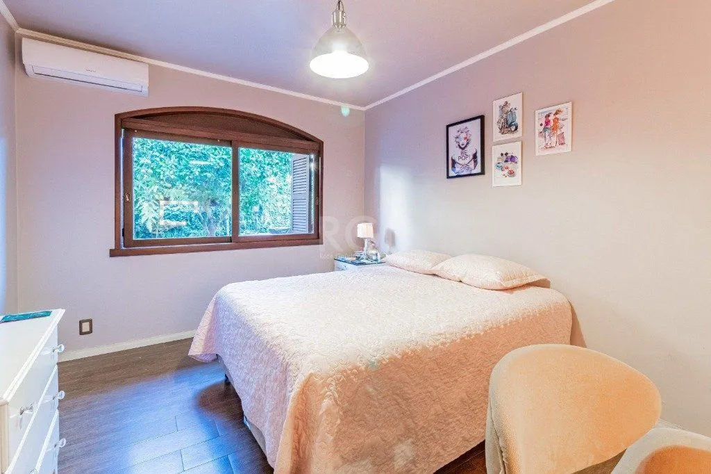 Imagem Casa de 3 dormitórios e 4 vagas de garagem no bairro Jardim Itu