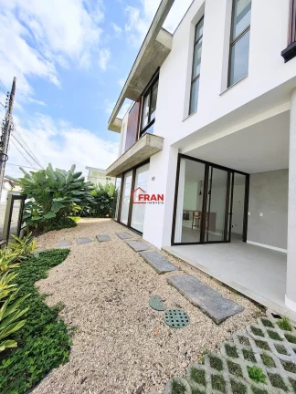 Imagem Belissíma Casa moderna 2 pavimentos com 3 Suite 2 vgas,.