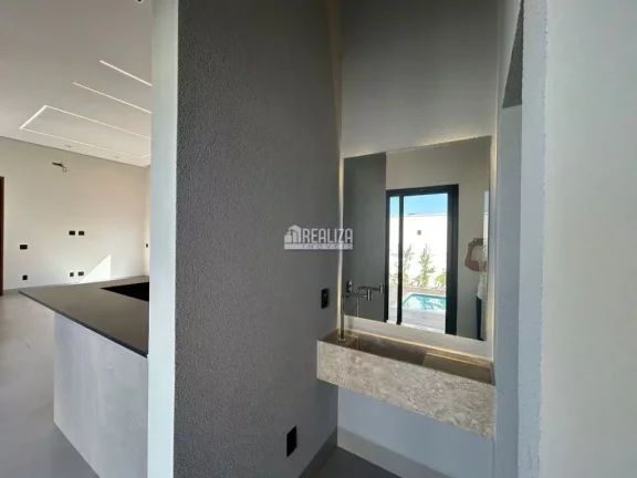 Imagem Casa com piscina aquecida no Condomínio Damha III, no bairro Recreio dos Bandeirantes - Uberaba