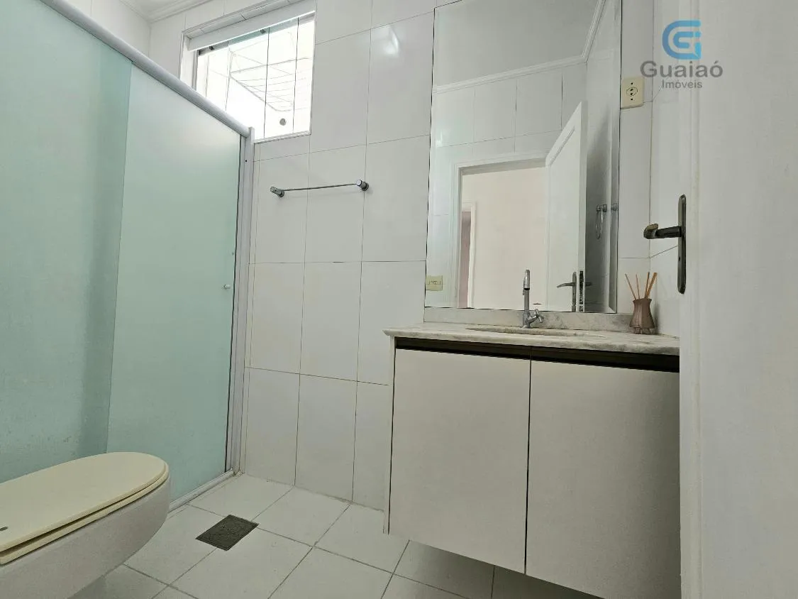 Imagem Vendo Amplo Apartamento Reformado, 03 dormitórios, Boqueirão, Santos