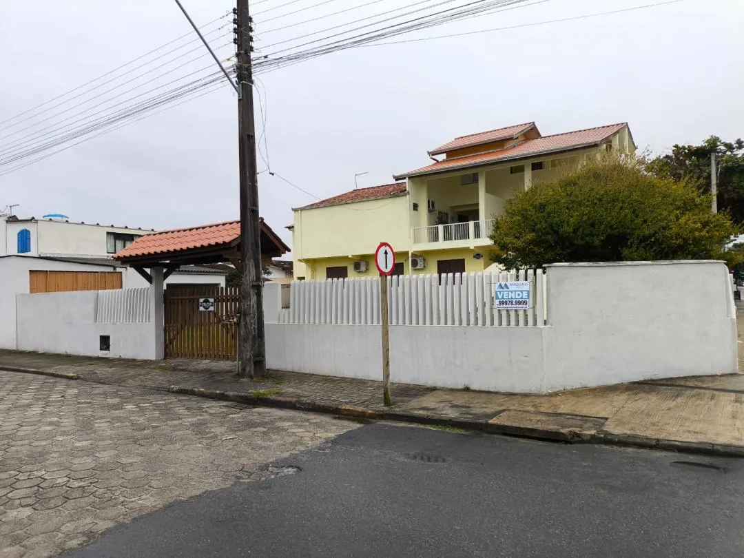 Imagem Imóvel à Venda em Itapoá-SC, Bairro Itapema do Norte - Prédio com 03 Apartamentos Mobiliados